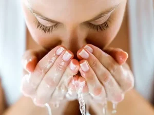 نحوه صحیح شستن صورت بعد از بوتاکس